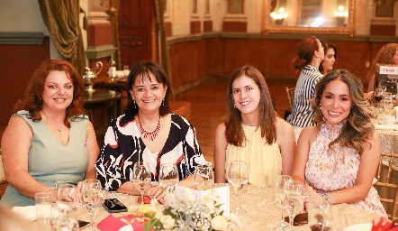  Claudia Flores, Olivia Trujillo, Andrea Zapata y Silvia Govea.