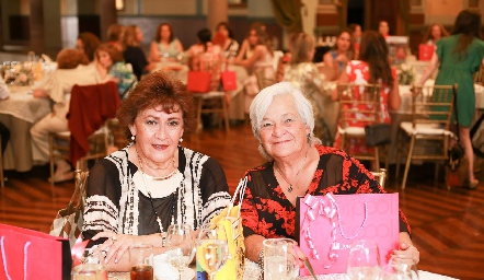  Sara Rodríguez y María Elena Siller.