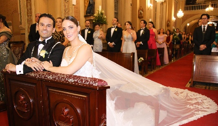  Arturo González Rangel y Rebeca Acosta González, ya son esposos.