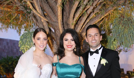  Rebeca Acosta, Daniela Álvarez y Arturo González.