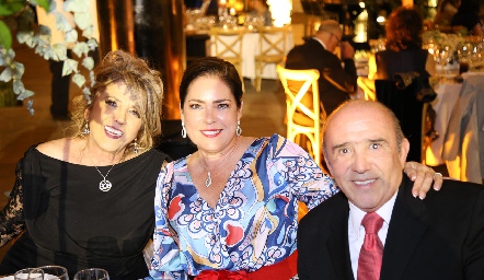  Yolanda Rangel, Gabriela Zamudio y Carlos Rangel.