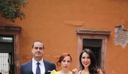  Rodolfo González, Denis Rangel y Valeria Rangel.