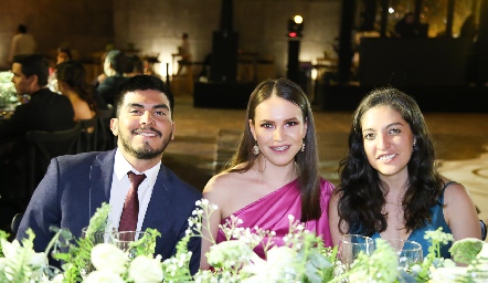  Oscar Mejia, Pauleth Moreno y Claudia Lozano.