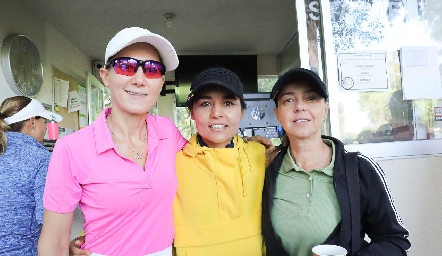  Paulina Vivanco, Lorena Torres y Marcela Alcalde.