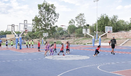  Partido de basquetbol, Andes y Salesiano.