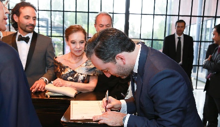  Joaquín Olmos firmando como testigo.