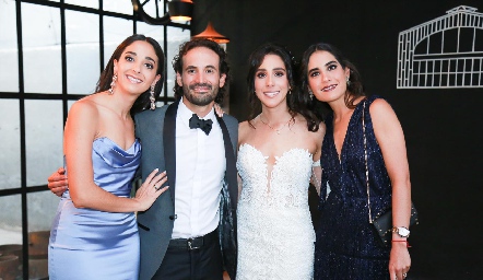  Mónica Villanueva, Efraín Barrera, Daniela Lavín y Mariana Rodríguez.