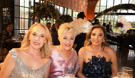  Laura, Carmen y Bety Lavín Hinojosa.
rem61.jpg