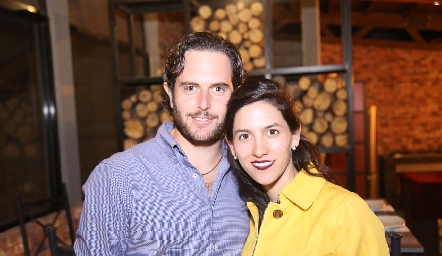  Carlos Del Valle y Claudia Díaz de León.