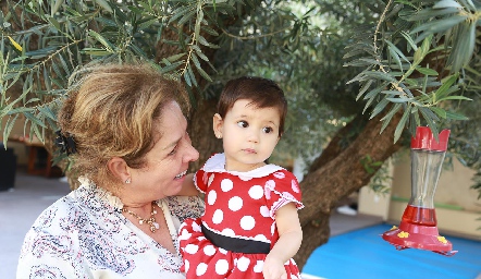  Laura Lorca con su nieta Carola.