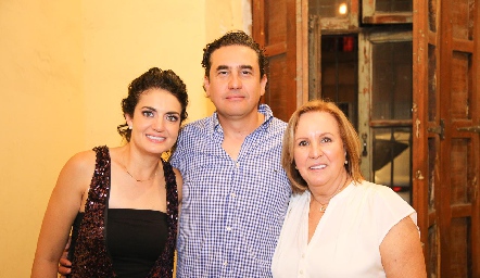  Ana Sofía Velázquez, Alejandro Oropeza y Yolanda Valdez.