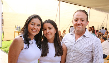   Martha Morales, Arantza Algara y Javier Algara.