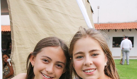  María Leos y Karol Olvera.