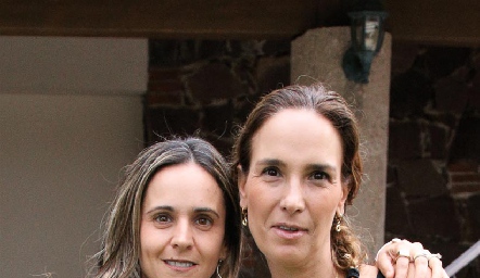  Bibi Perea y Lili Marti.
