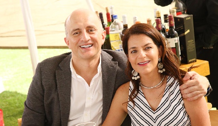  Mauricio Sarquis y Gabriela Suárez.