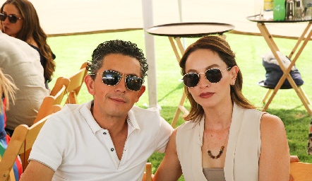  Eduardo Marcos y Karen Andrade.