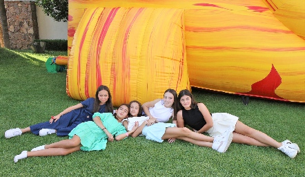  Sofía, Roberta, Silvana, Roberta y Alexa.