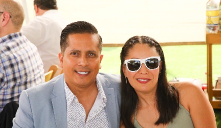  Hugo Benítez y Neli Zamudio.