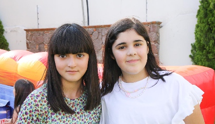  Anaisa y Camila.