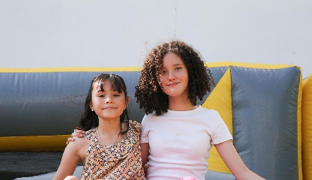Lía y Ana Sofía.