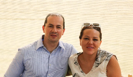  Enrique y Lorena Abud.