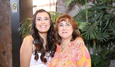  Mariana López y Mónica González.