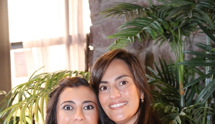  Mariana López y Magda Foyo.