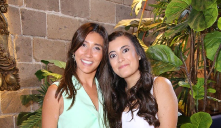  Natalia Ostos y Mariana López.