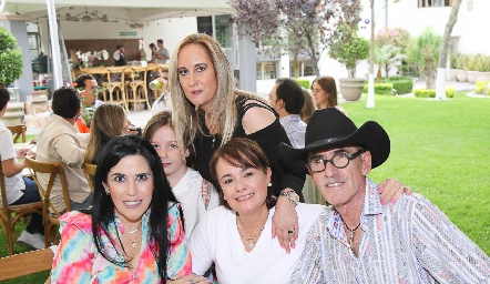  Mati Rojo, Lara Mendizábal, Jimena Ocejo, Gaby Rodríguez y Miguel Olmos.