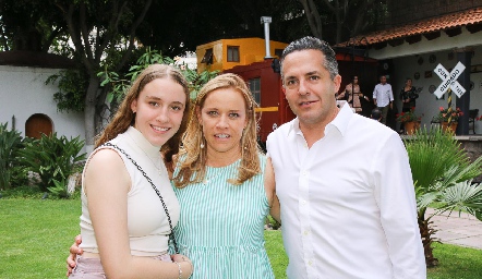  Sofía, Mariana y José Alberto Torre.