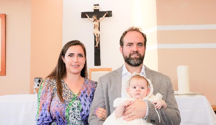  Carmelita Berrueta y Rodrigo Aranda con su hija Eugenia.