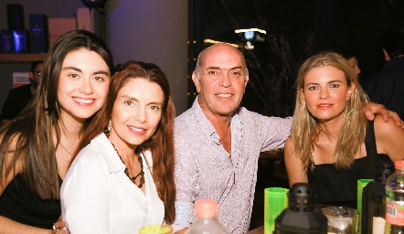  Vale Gerardo, Claudia Leal, Cali Hinojosa y Francine Coulon.
