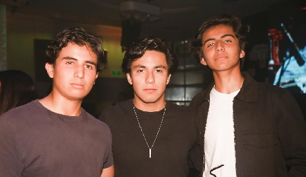  Josué Esparza, Dante Torres y Derek Torres.