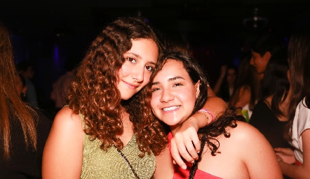 Vero Espinoza y Regina Buendía.