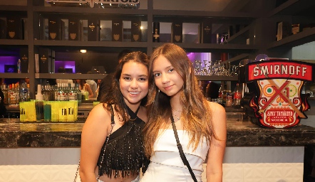  Vale Bear y Jimena Yáñez.