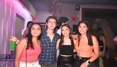  Sofía Rodríguez, Javier Círdova, Isa Mazo y Camila Zamudio.