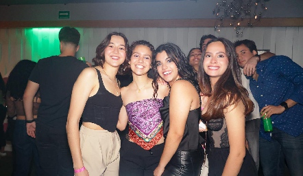  Vale, Marijó De Luna, Lore Cifuentes y Regina Faz.