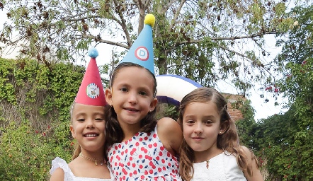  Carlota Rosillo, Danna Valdés y  María Inés  Zamanillo.
