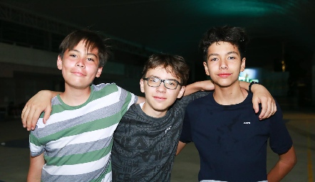  Uriel, Nicolás Basurto y Leo Gamez.