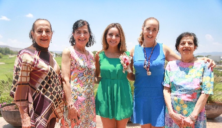  Bety Medlich con sus tías Victorio Eugenia, Silva Estela, Marcela y Rosalinda.