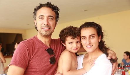  Wilfrido Martínez, Franco y Fernanda Saiz.