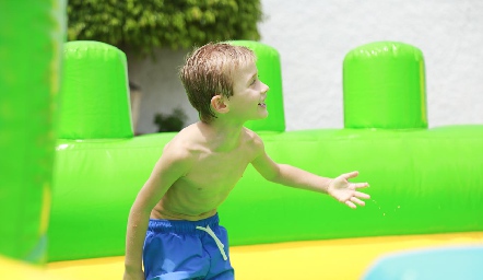  Divirtiéndose en el agua.