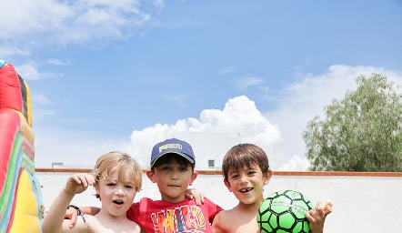  Jose Maria y Juanpi y Juan Carlos.