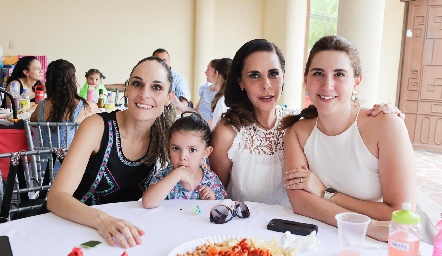  Daphne Neuman, Lucia Contrera Malaika Neuman y Dani Montanacho.