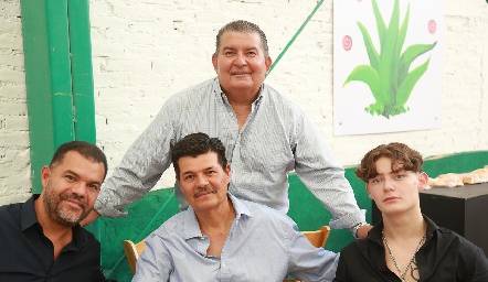  Roberto Solano, Santiago López, Alfredo López y José Antonio López.