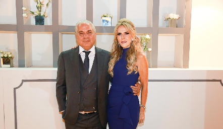  Jorge Torres y Eleida Sánchez, papás de la novia.