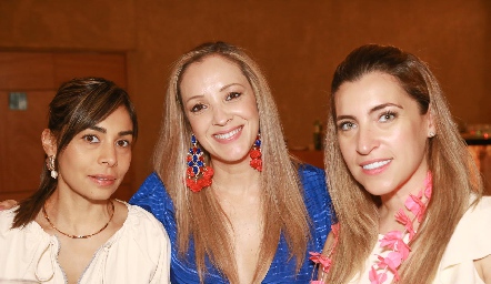  Juliana Juárez, Bárbara Ruiz y Nicolet Barragán.