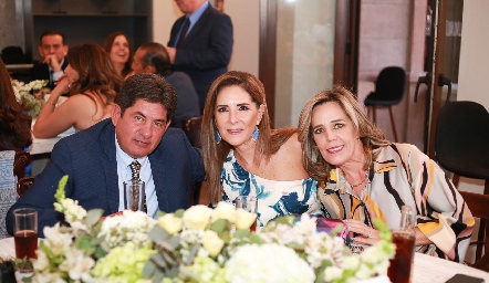  Ángel León, Claudia Alfaro y Liliana Balleza.