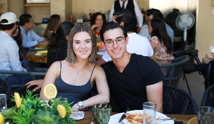  Mariana Álvarez y Efrén Alvarado.
