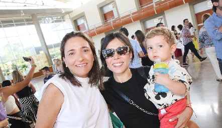  María José Abaroa, Jimena Treviño y Santiago Lozano.